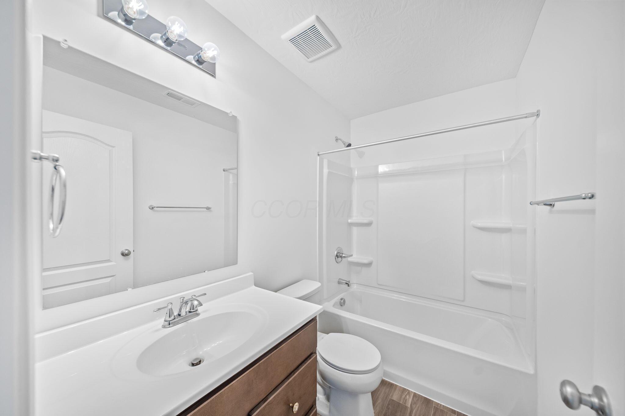 529 Rochdale Run Delaware, OH 43015 - Photo 35 of 43 Full bath on second floor