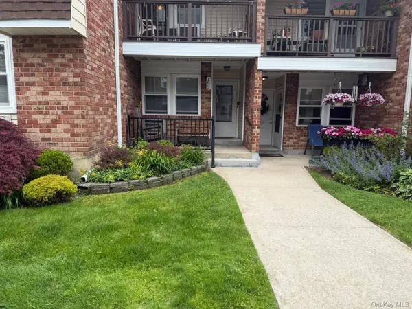 $369,000 | 193 Millard Avenue, Unit 193, West Babylon, NY 11704