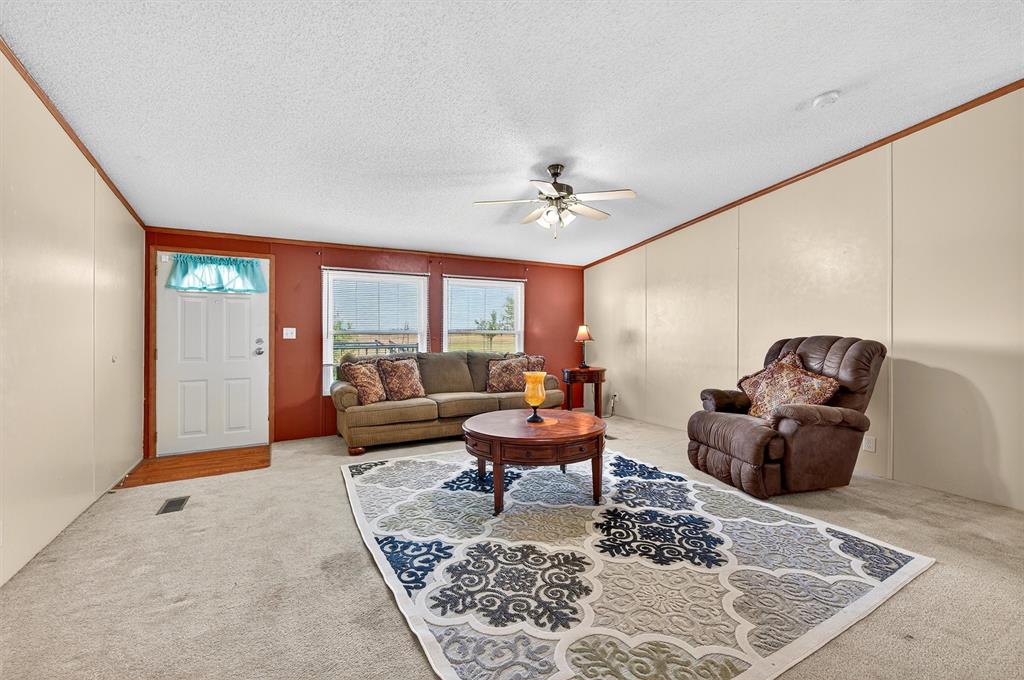 12085 Keys Road Marietta, OK 73448 - Photo 23 of 40 a living room with furniture and a rug