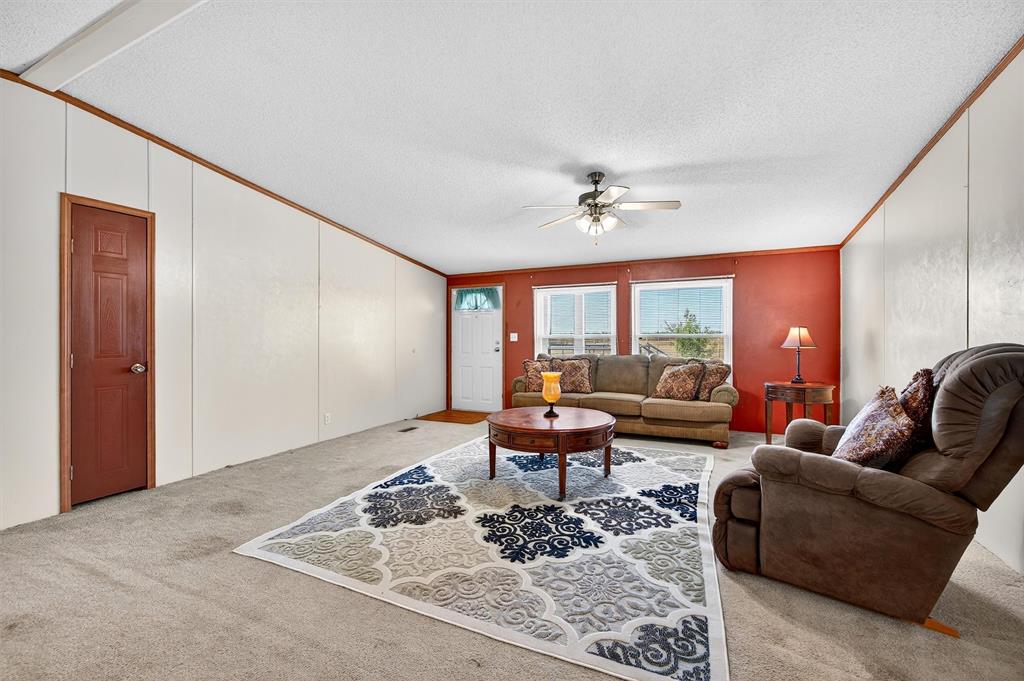 12085 Keys Road Marietta, OK 73448 - Photo 24 of 40 a living room with furniture and a large window