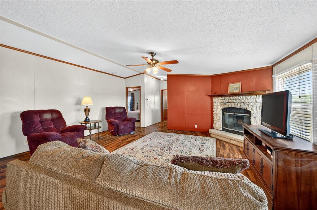 12085 Keys Road Marietta, OK 73448 - Photo 31 of 40 a living room with furniture a flat screen tv and kitchen view