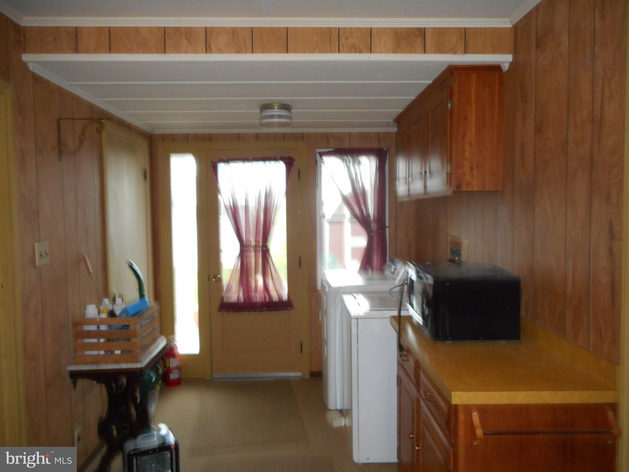 480 Old Westminster Road Hanover, PA 17331 - Photo 15 of 30 Breezeway