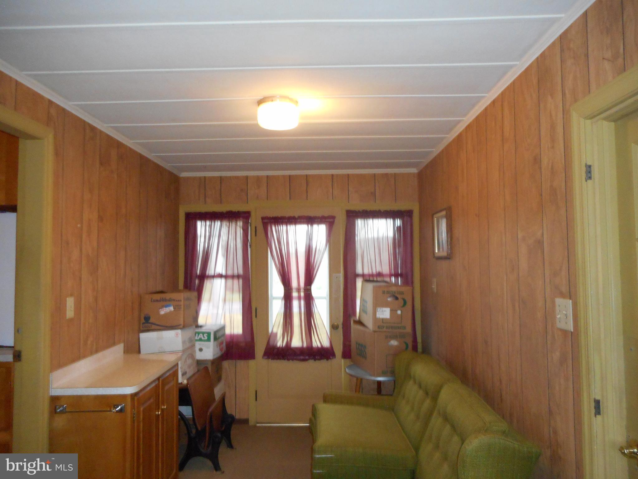 480 Old Westminster Road Hanover, PA 17331 - Photo 16 of 30 Breezeway