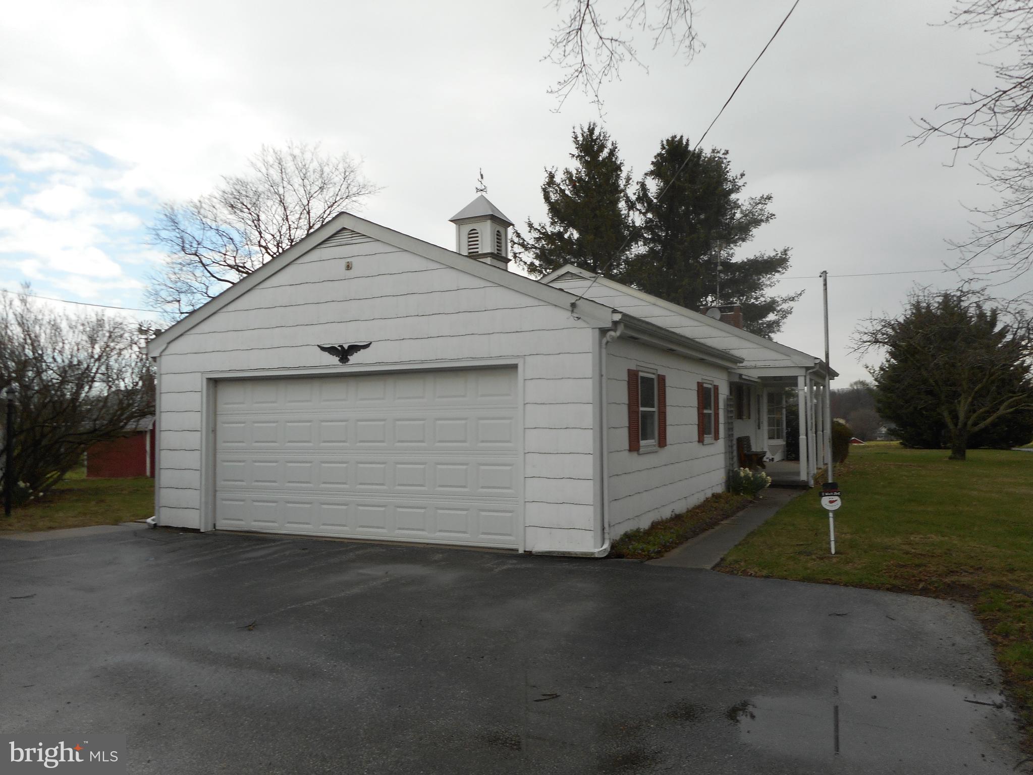 480 Old Westminster Road Hanover, PA 17331 - Photo 3 of 30 Attached garage