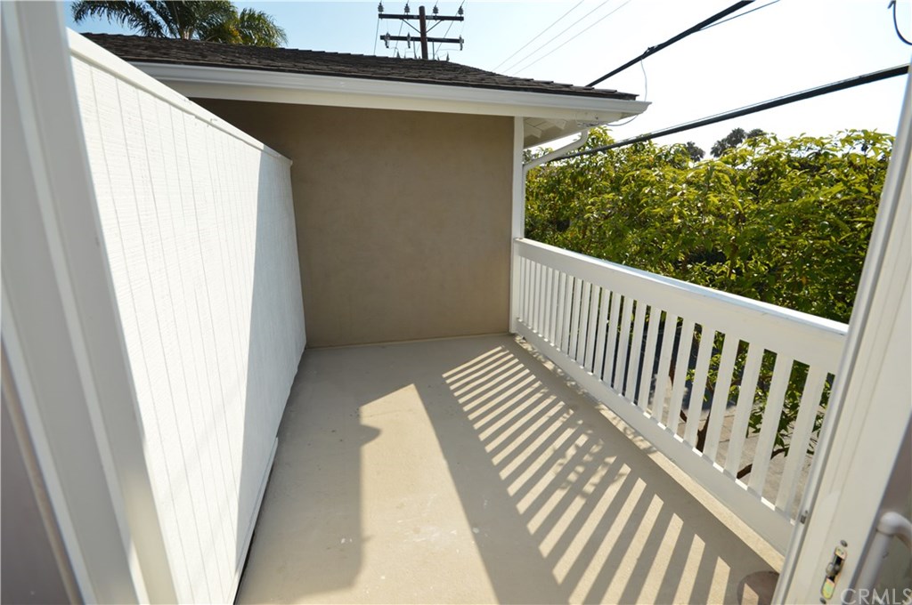 121 Lisa Lane Costa Mesa, CA 92627 - Photo 3 of 28