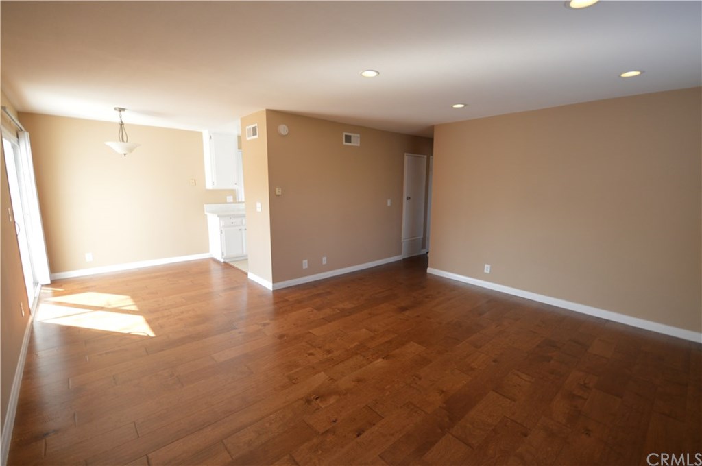 121 Lisa Lane Costa Mesa, CA 92627 - Photo 4 of 28