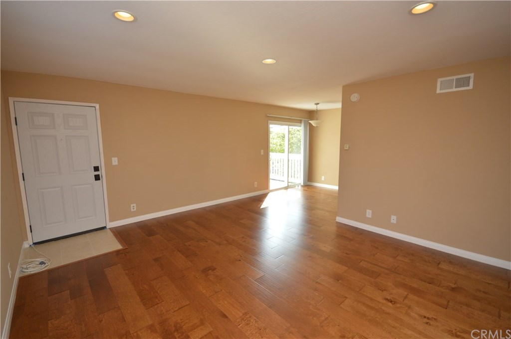 121 Lisa Lane Costa Mesa, CA 92627 - Photo 5 of 28