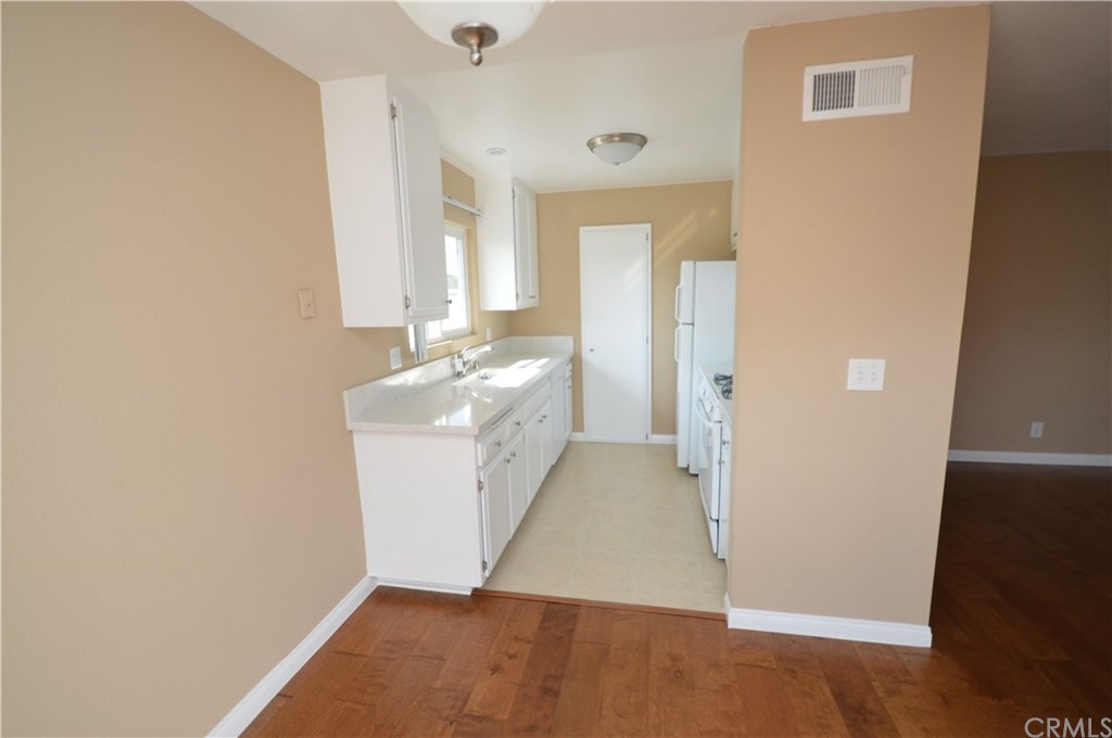 121 Lisa Lane Costa Mesa, CA 92627 - Photo 7 of 28