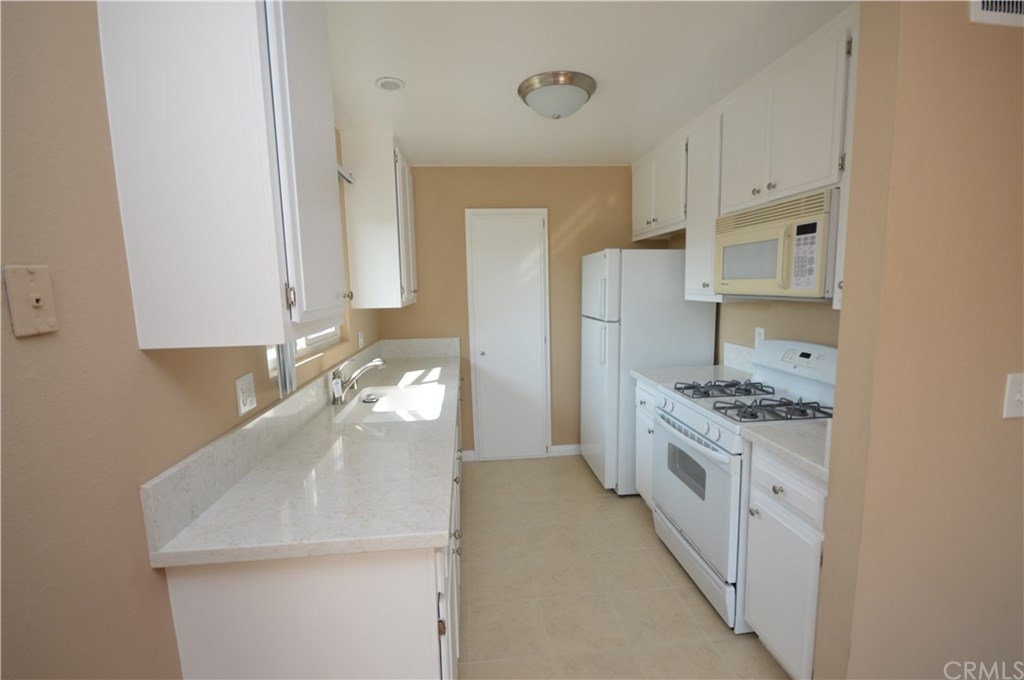 121 Lisa Lane Costa Mesa, CA 92627 - Photo 8 of 28