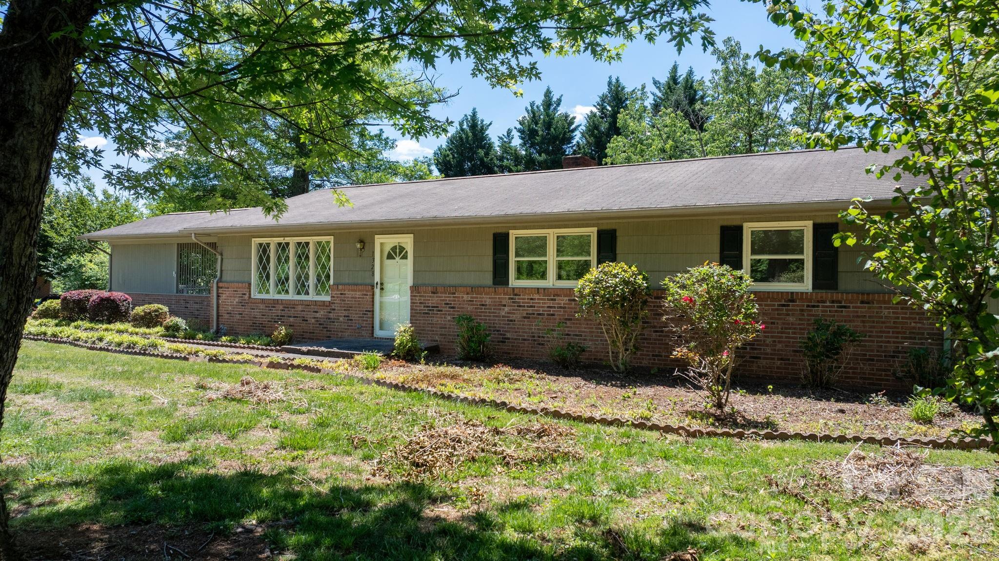 1328 Amherst Road Morganton, NC 28655 - Photo 2 of 39