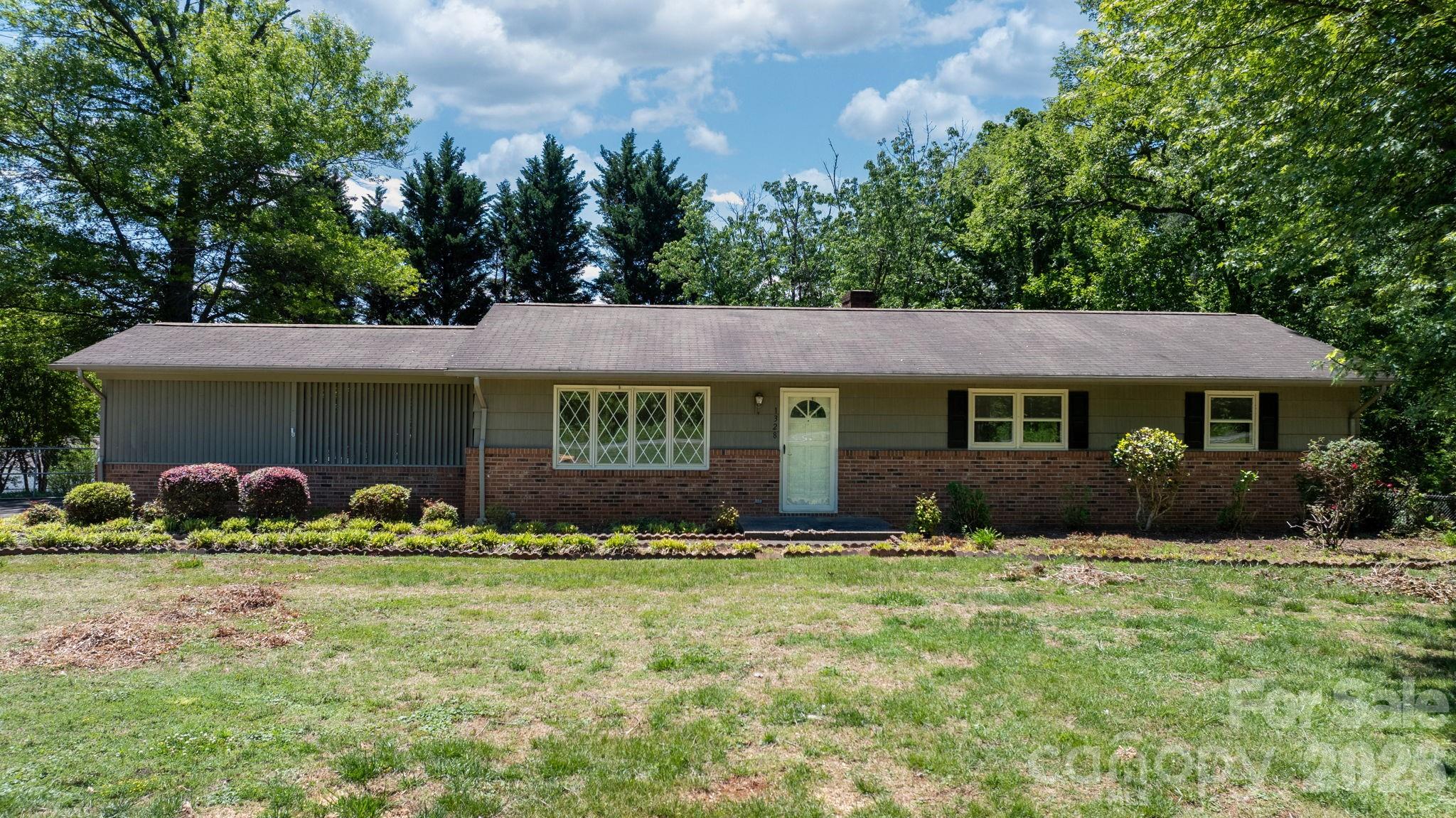 1328 Amherst Road Morganton, NC 28655 - Photo 3 of 39