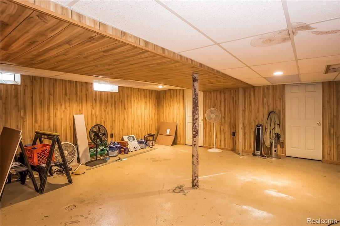 5084-5086 Yorkshire Road Detroit, MI 48224 - Photo 21 of 29 1044-Recreation_Room-2480505-medium.jpg