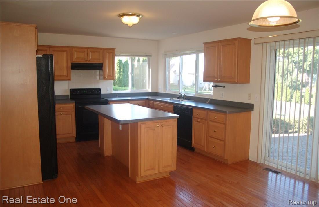 3073 Florence Court Rochester, MI 48309 - Photo 11 of 19 kitchen-USE.JPG