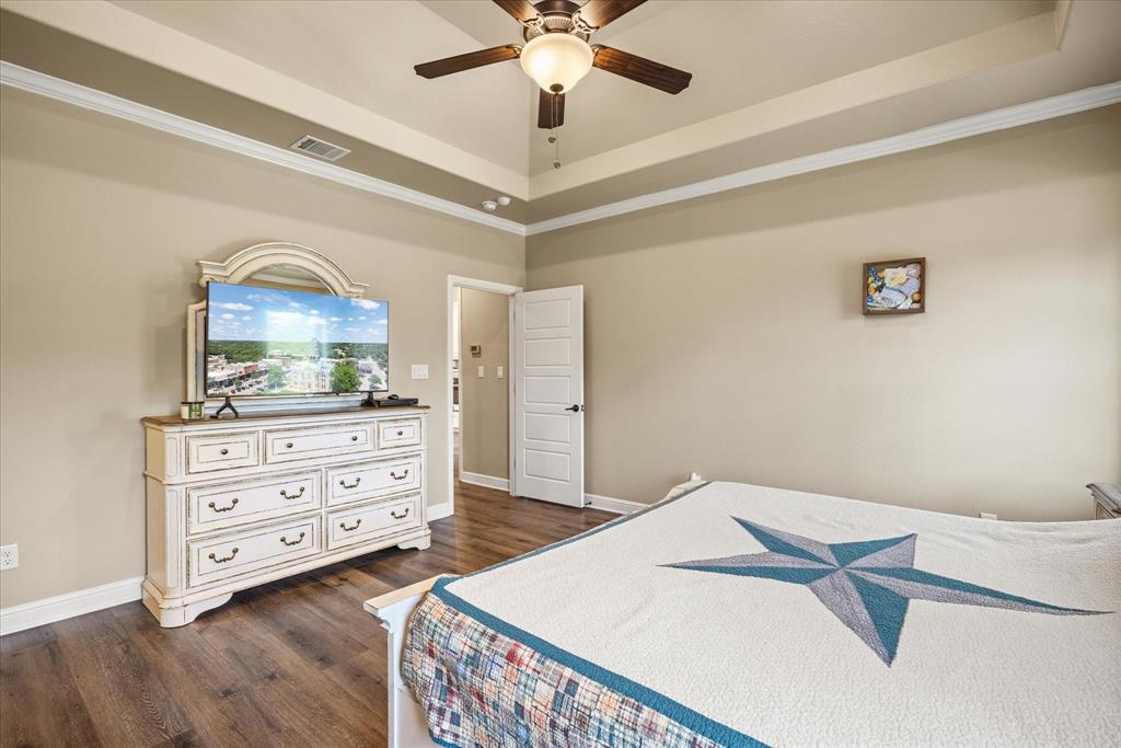 3868 Legend Trail Granbury, TX 76049 - Photo 17 of 39