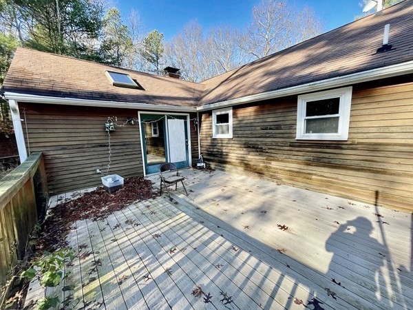 48 Grove Plympton Ma Plympton, MA 02367 - Photo 3 of 10 a backyard of a house