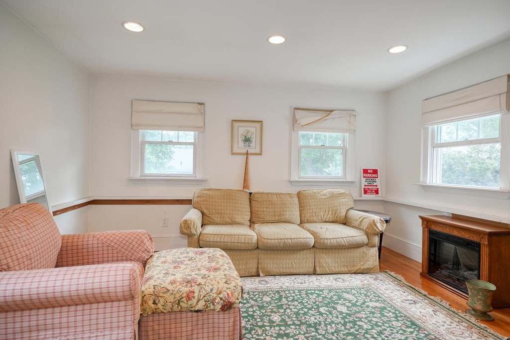 72 Richardson Road Belmont, MA 02478 - Photo 16 of 33 Gallery Image 16