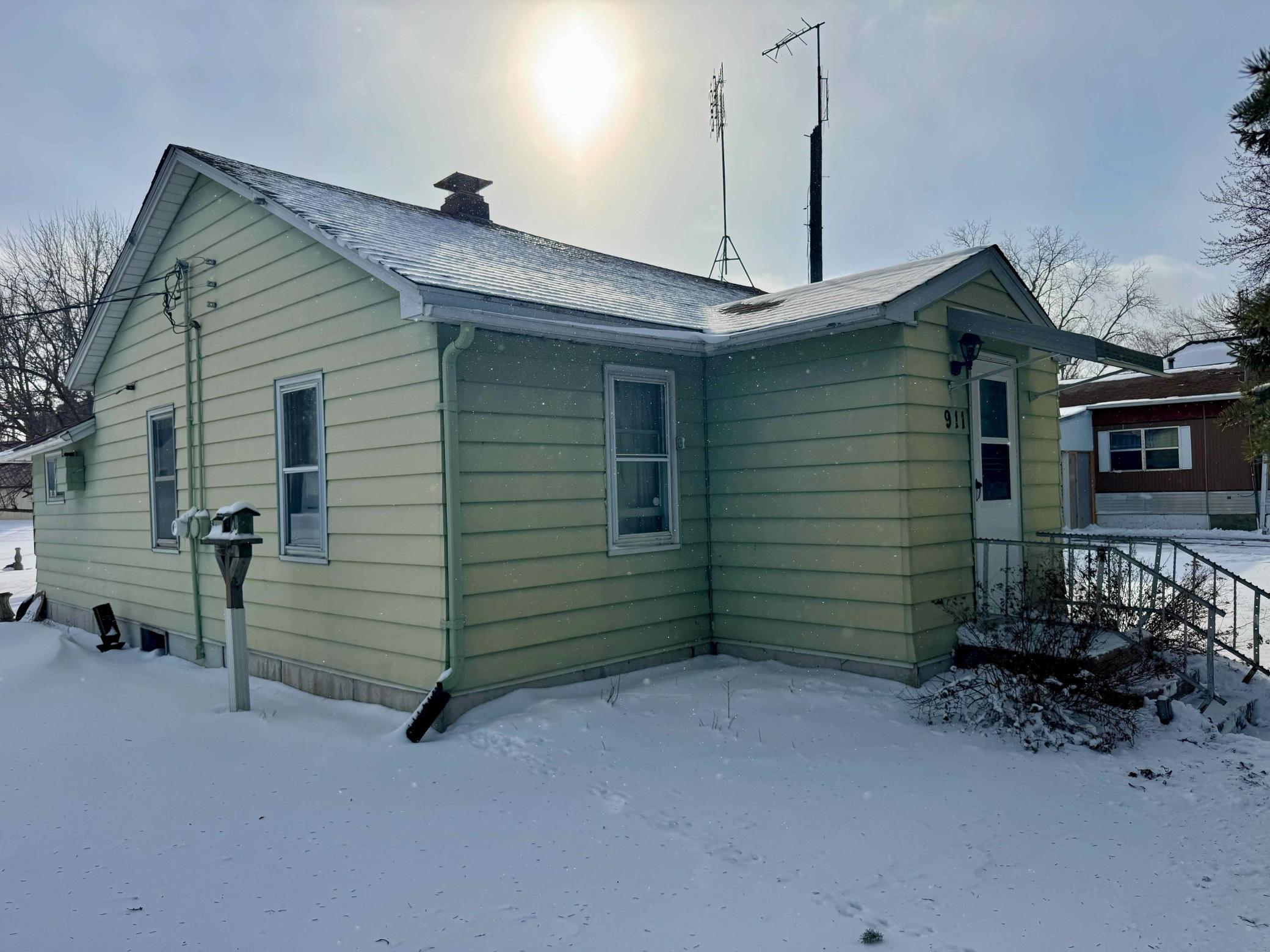 911 Maple Avenue Bird Island, MN 55310 - Photo 1 of 1 Gallery Image 1