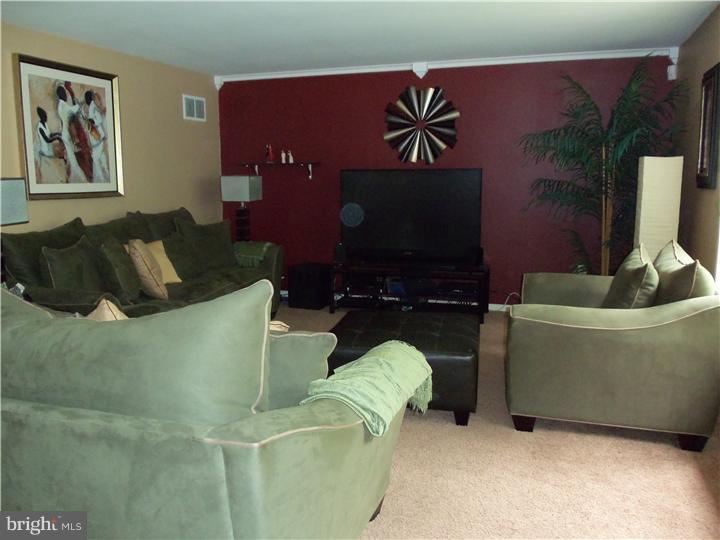 102 Quiet Road Sicklerville, NJ 08081 - Photo 8 of 16 Gallery Image 8