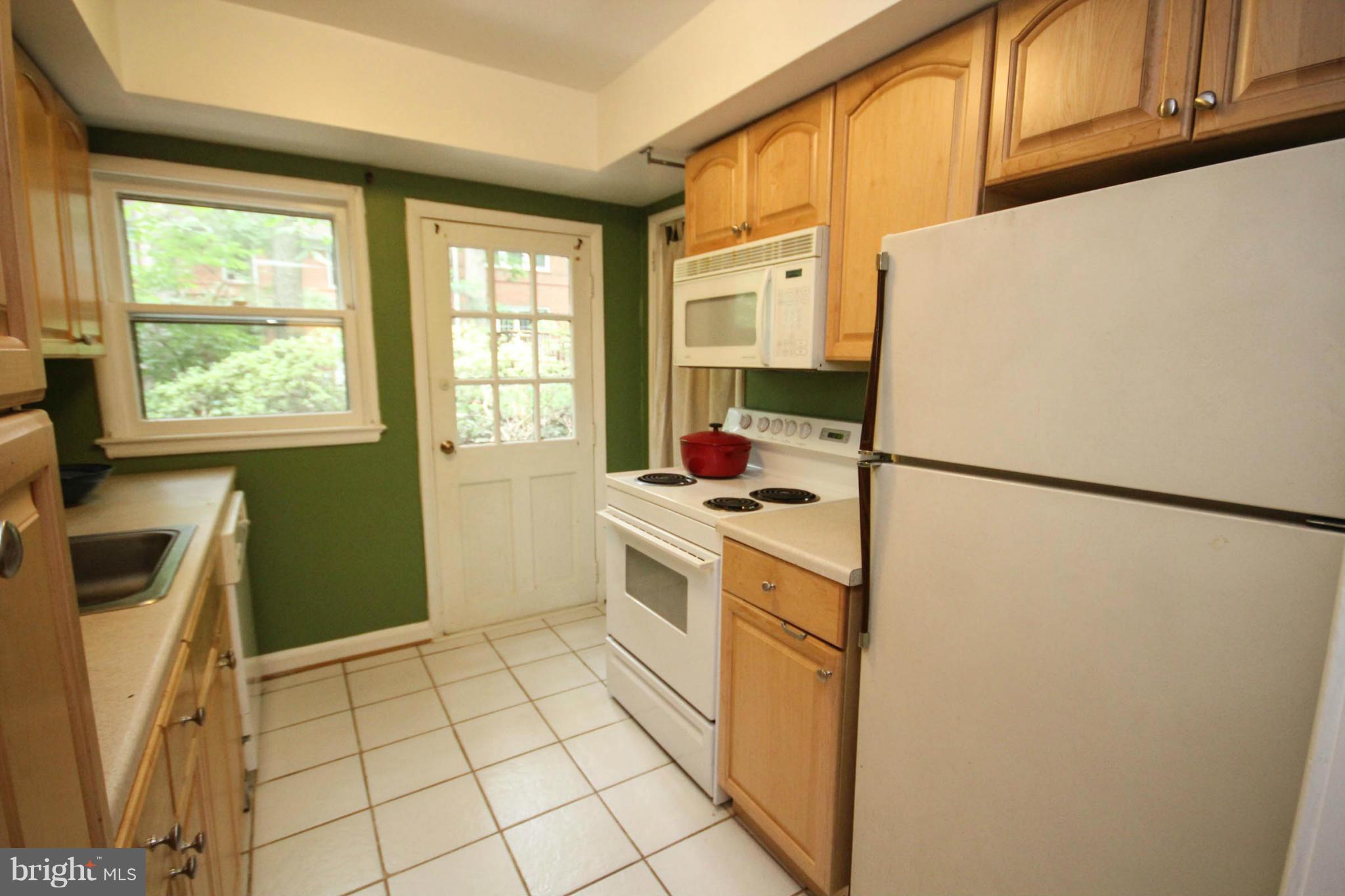 8530 Geren Road, Unit 173 Silver Spring, MD 20901 - Photo 9 of 26 Kitchen