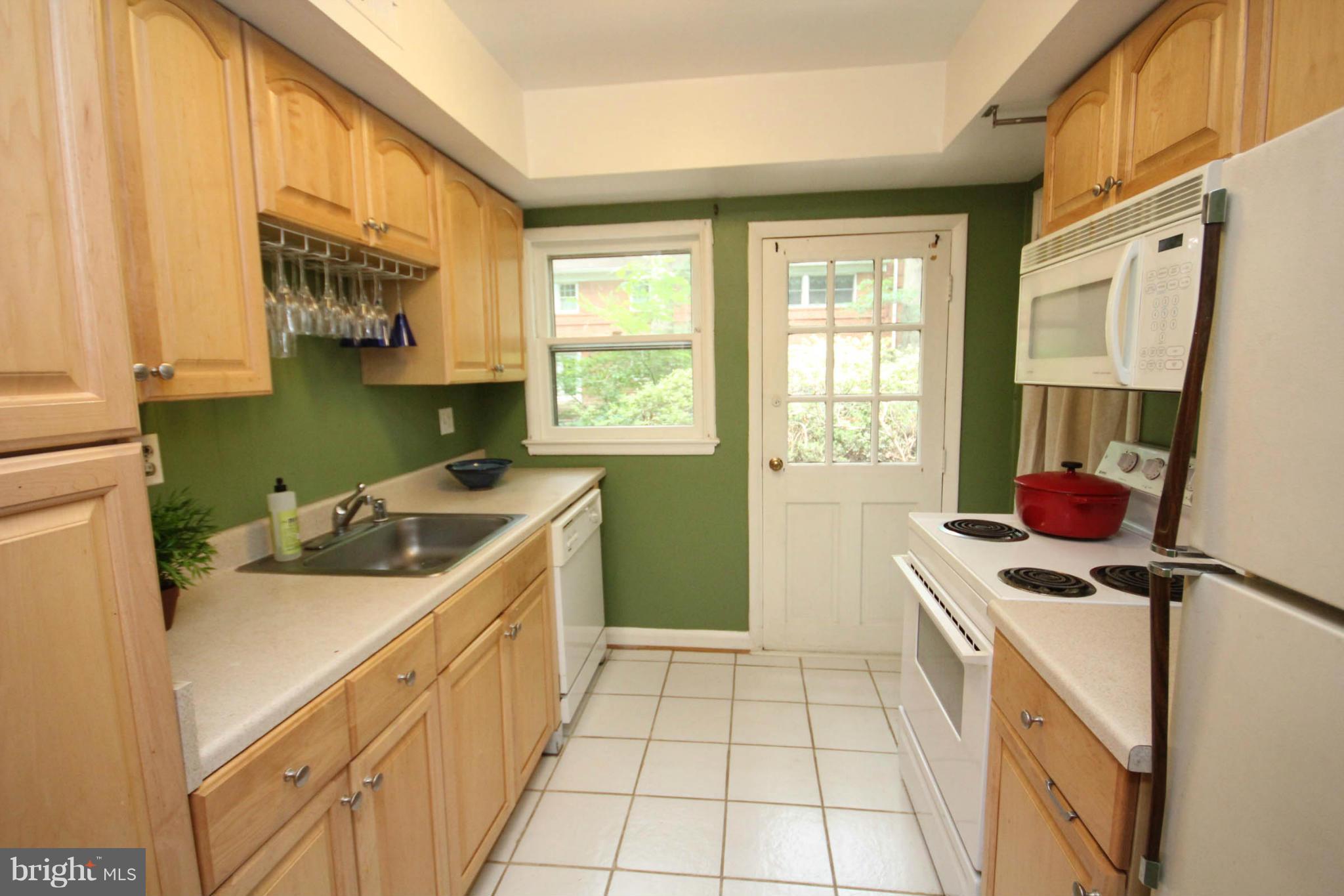 8530 Geren Road, Unit 173 Silver Spring, MD 20901 - Photo 10 of 26 Kitchen