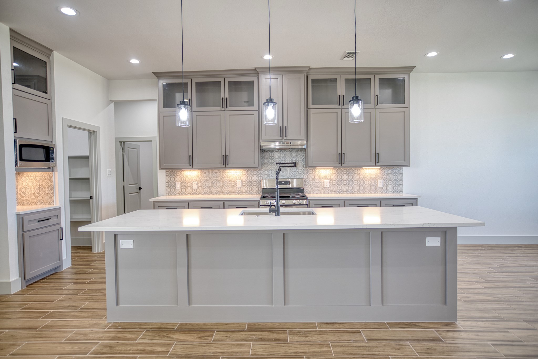 931 Buffalo Trail Angleton, TX 77515 - Photo 13 of 38