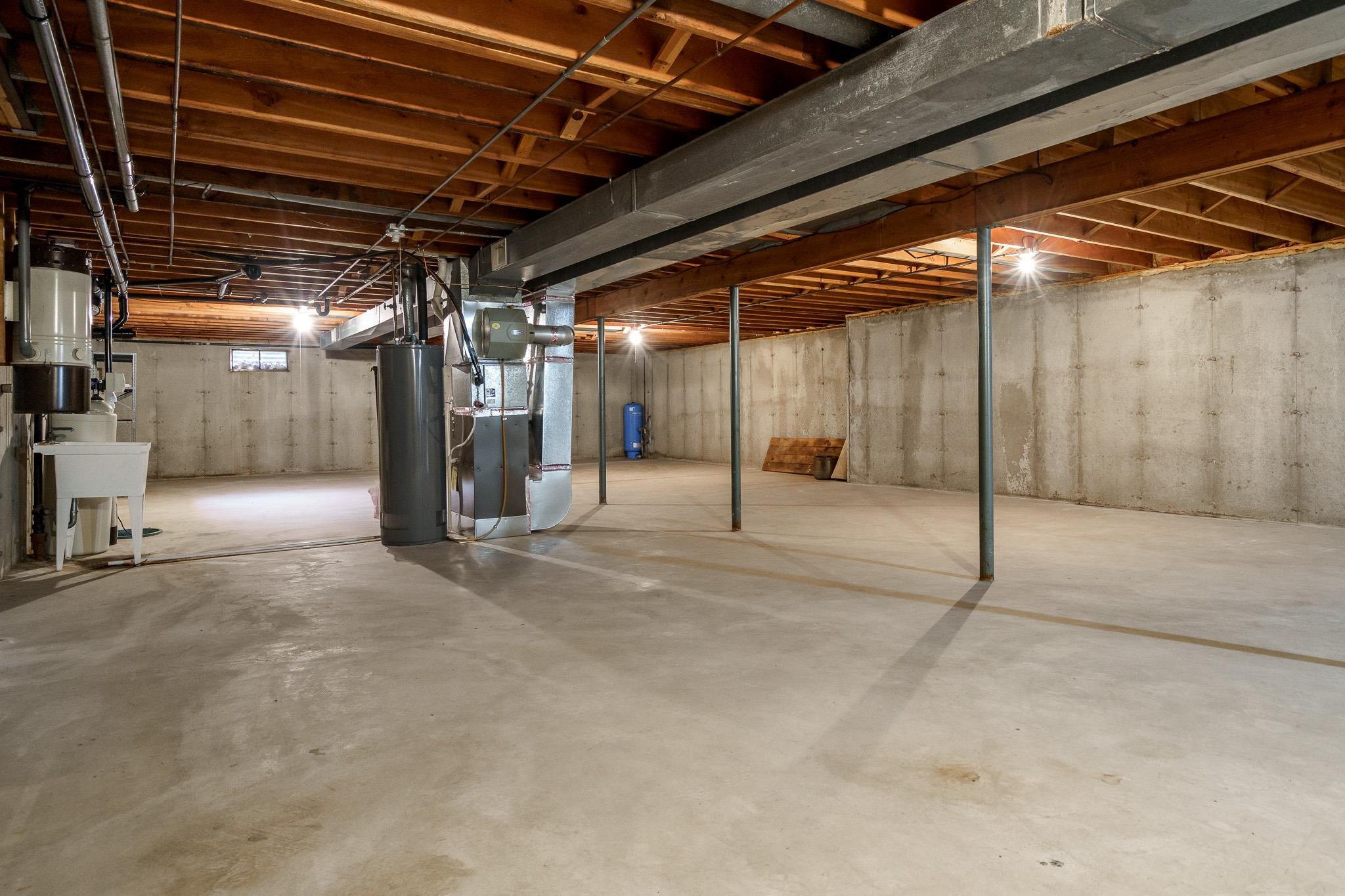 8169 Clockview Road Rockford, IL 61108 - Photo 27 of 34 a view of empty room with wooden floor