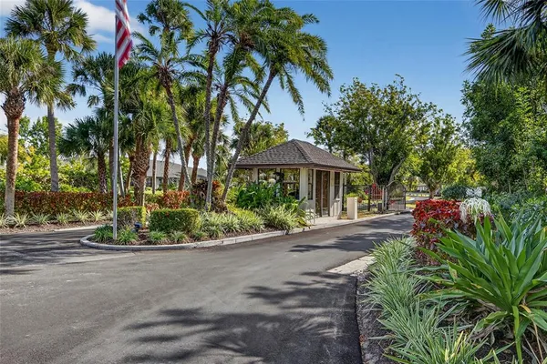 $425,000 | 3641 Glen Eagle Drive, Unit 12D, Sarasota, FL 34238