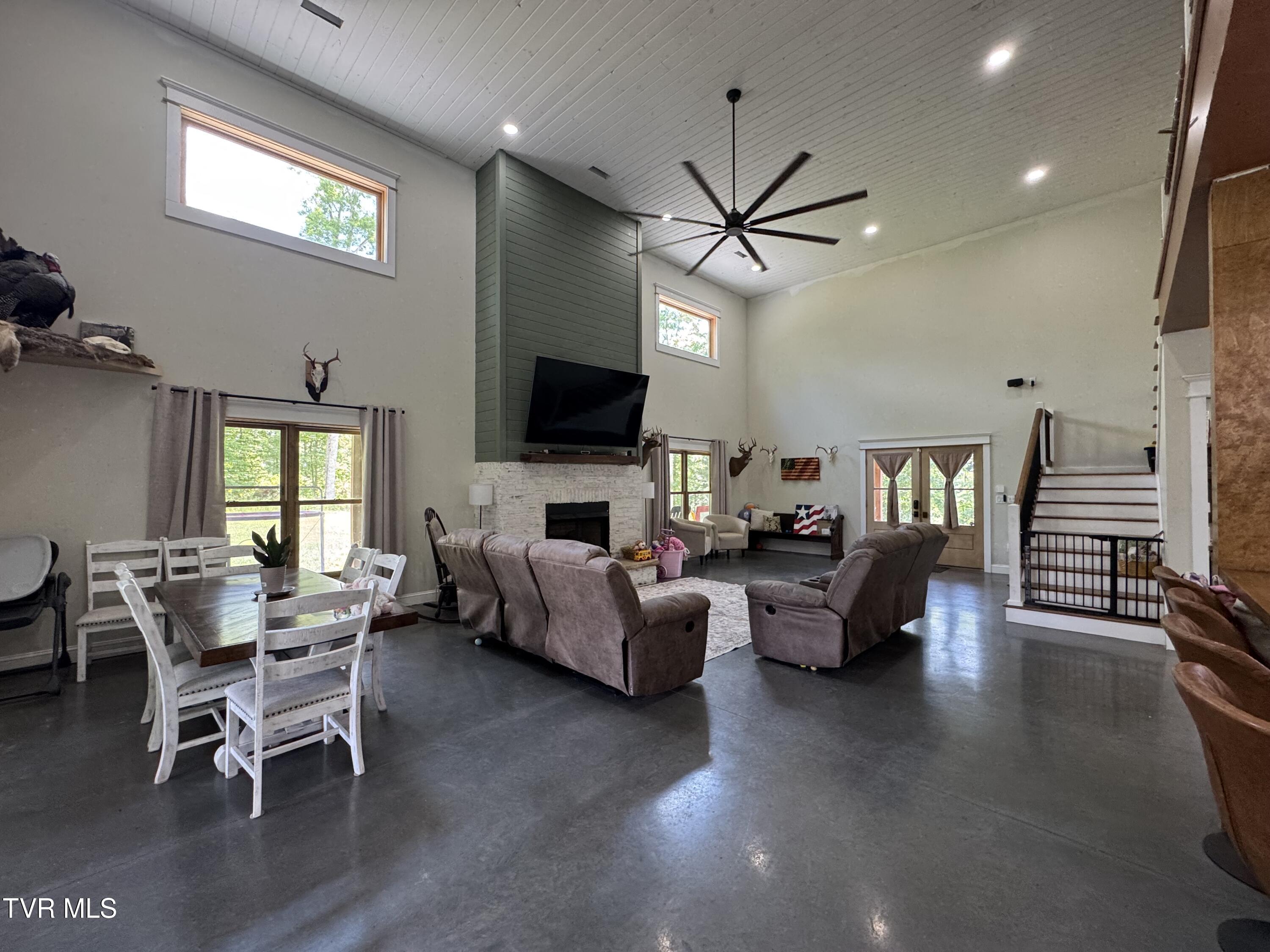 21000 Monroe Road Damascus, VA 24236 - Photo 5 of 21 IMG_2697 2