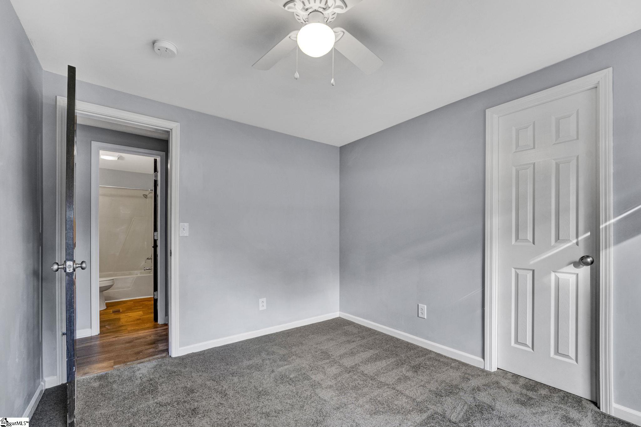 6055 Greenpond Road Gray Court, SC 29645 - Photo 7 of 36