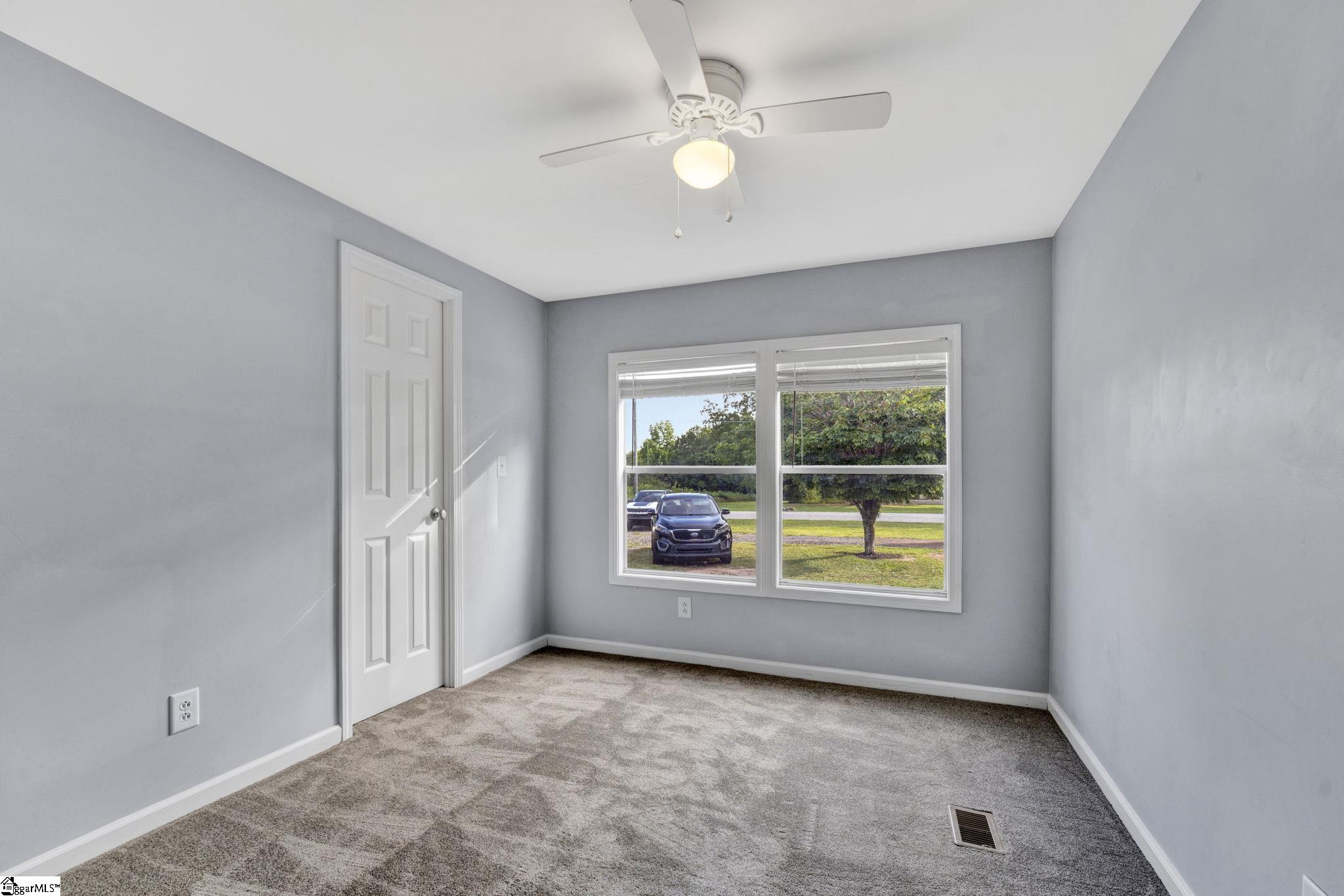 6055 Greenpond Road Gray Court, SC 29645 - Photo 8 of 36