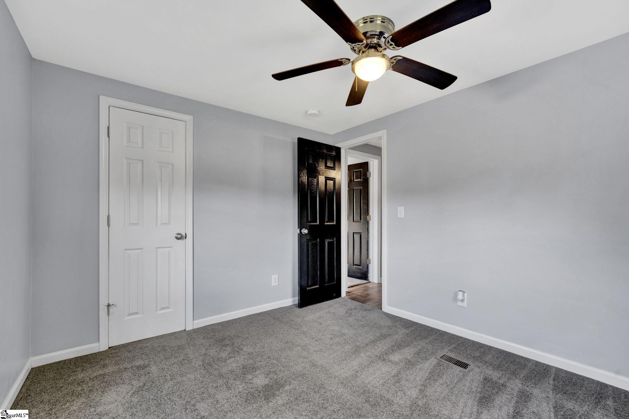 6055 Greenpond Road Gray Court, SC 29645 - Photo 10 of 36