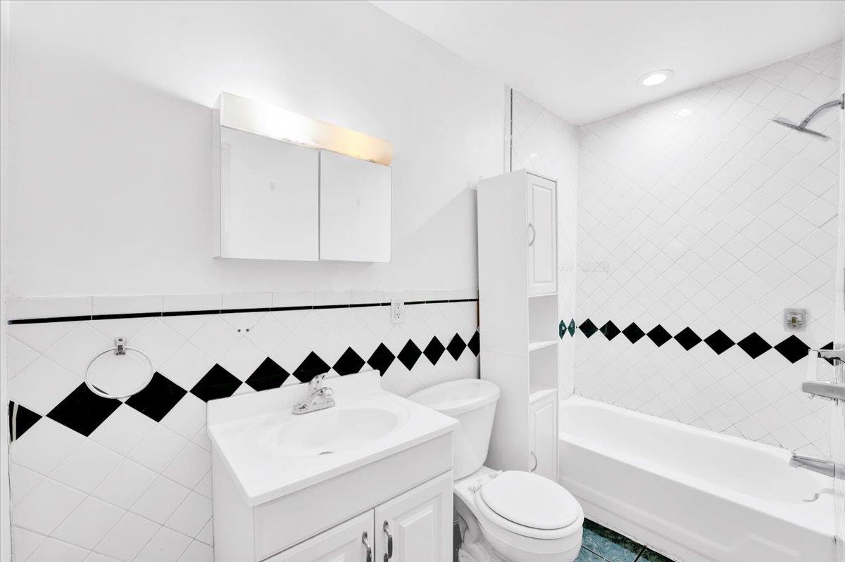 314 Paterson Plank Road, Unit 4B Union City, NJ 07087 - Photo 11 of 17