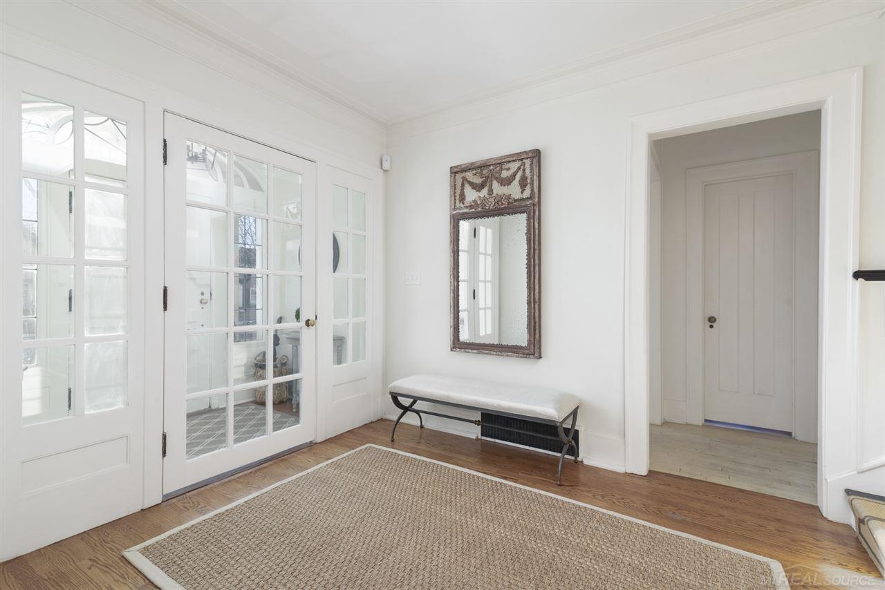 502 Rivard Boulevard Grosse Pointe, MI 48230 - Photo 3 of 34 50006518-2.JPG