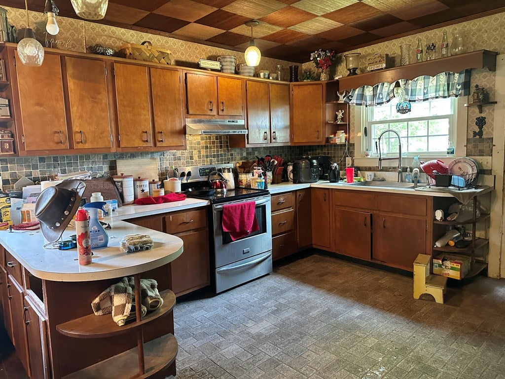Big kitchen