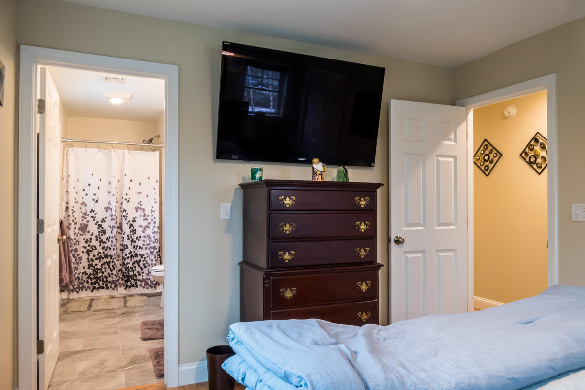 32 Tree Farm Road Brunswick, ME 04011 - Photo 33 of 47 31-2nd Bedroom, en-suite Bath (3 of 4)