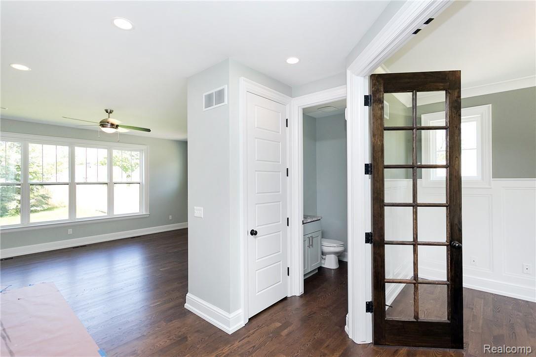 4102 Devon Road Royal Oak, MI 48073 - Photo 4 of 33 Linwood-4.jpg