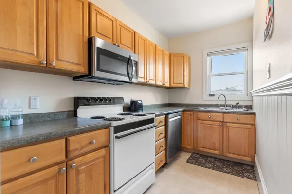 $609,000 | 9 East Grand Avenue, Unit 12, Scarborough, ME 04074