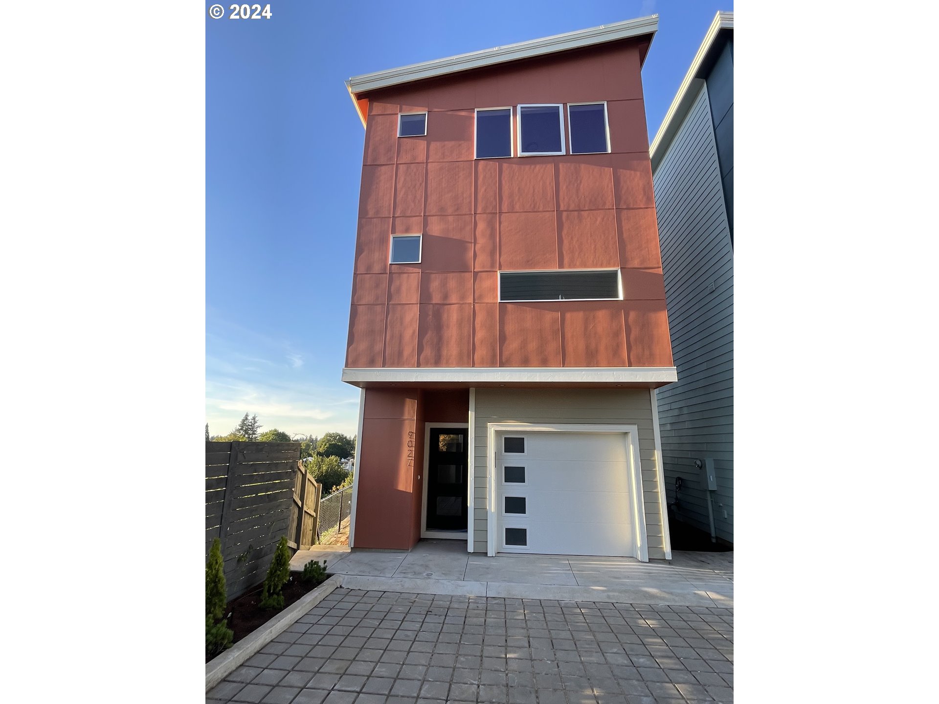 9027 Northeast Hoyt St  