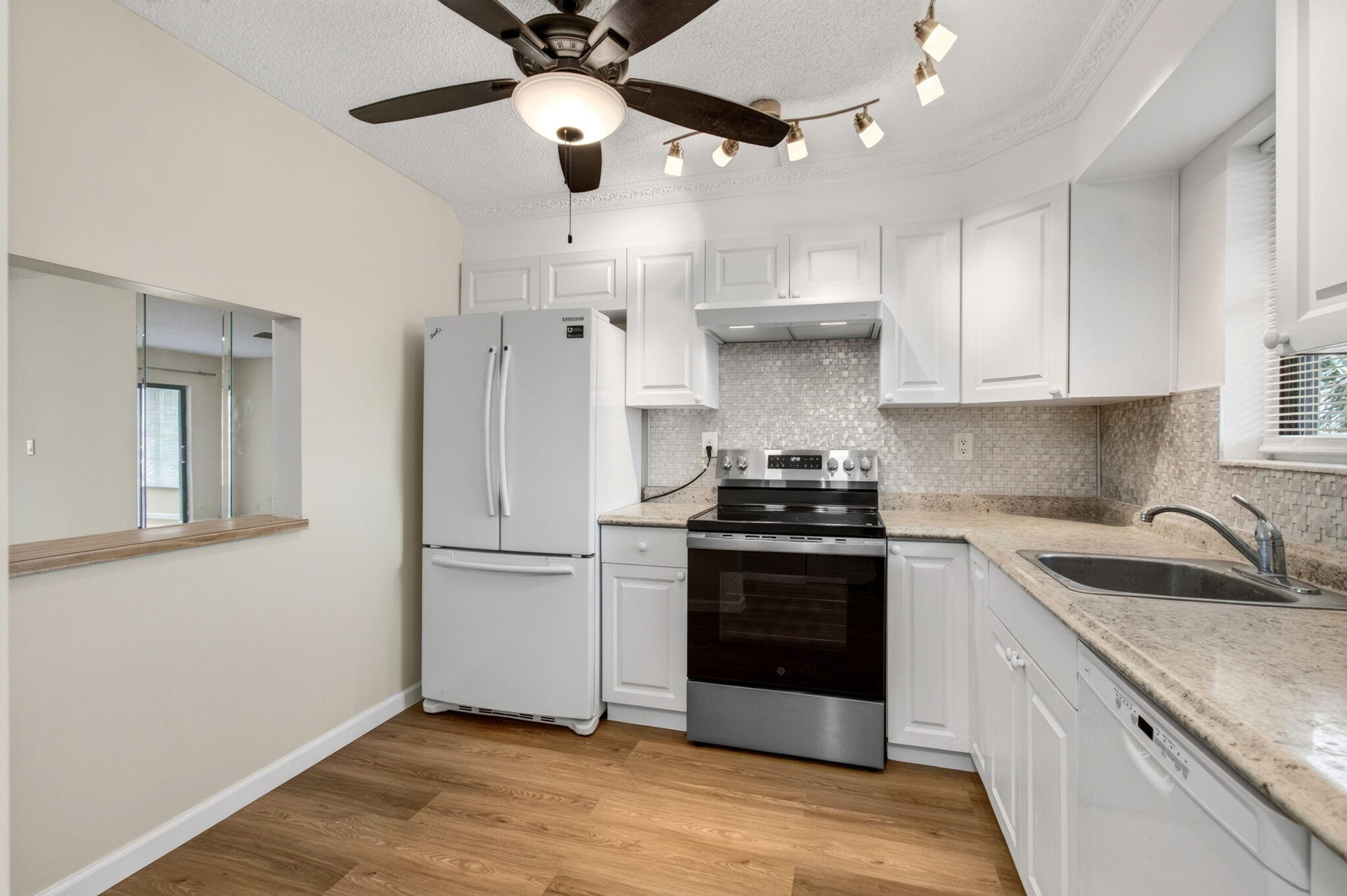 9440 Southwest 8th Street, Unit 401 Boca Raton, FL 33428 - Photo 21 of 63 21-web-or-mls-DSC_6185