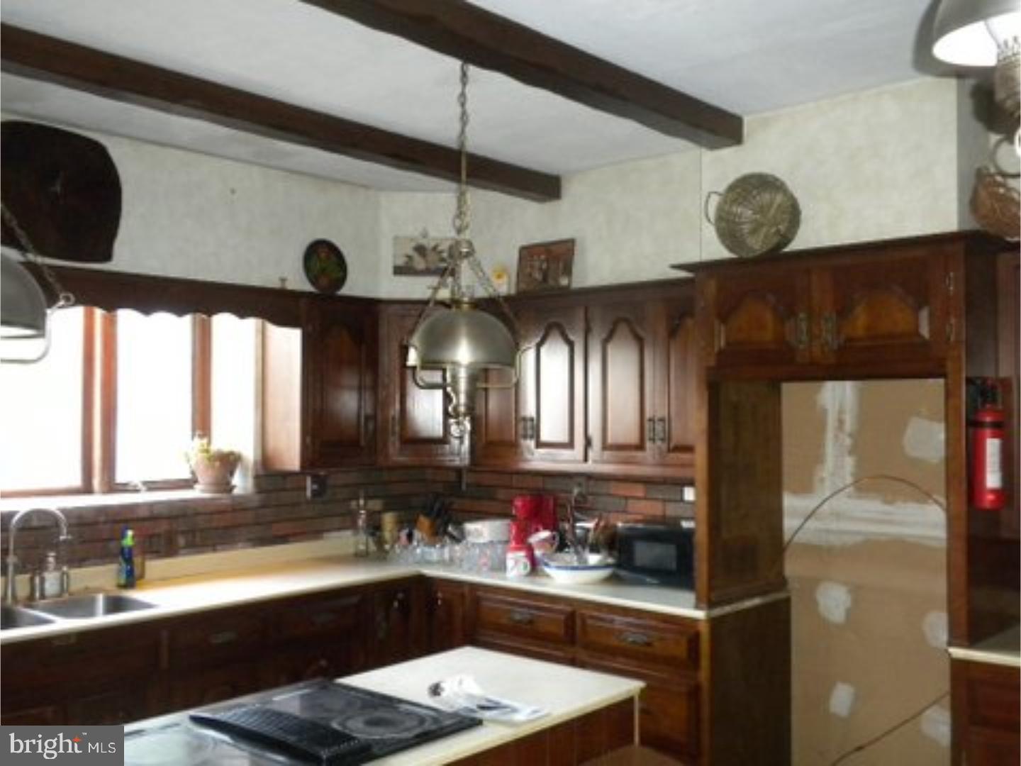 6825 Ridge Avenue Philadelphia, PA 19128 - Photo 11 of 25 Kitchen