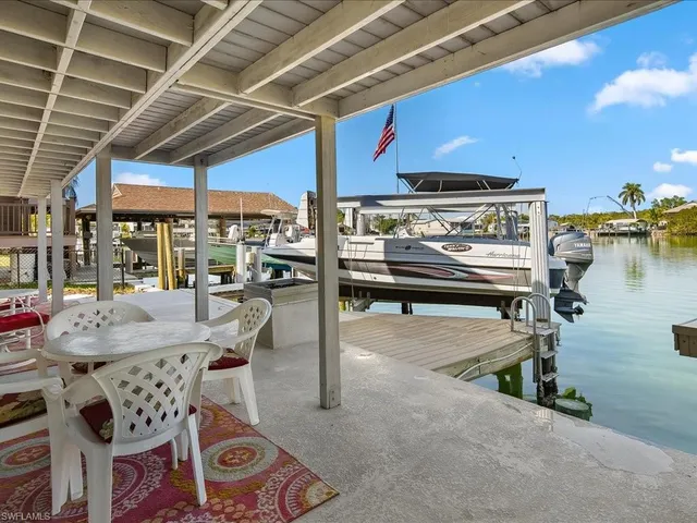 $999,000 | 565 Coconut Avenue, Goodland, FL 34140