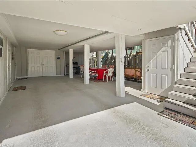 $999,000 | 565 Coconut Avenue, Goodland, FL 34140