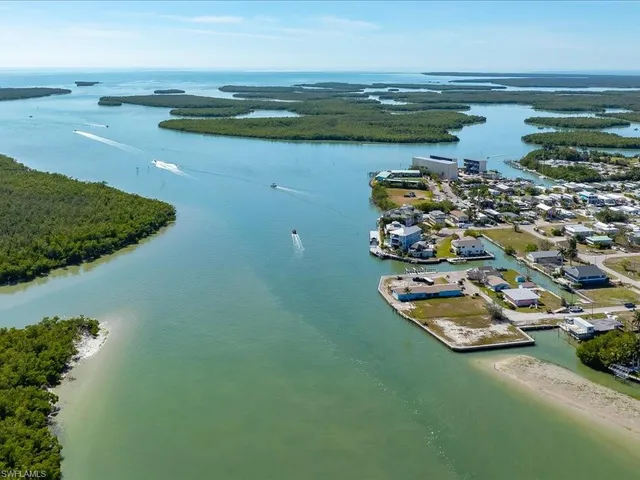 $999,000 | 565 Coconut Avenue, Goodland, FL 34140