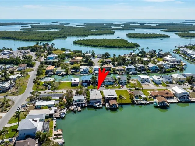 $999,000 | 565 Coconut Avenue, Goodland, FL 34140