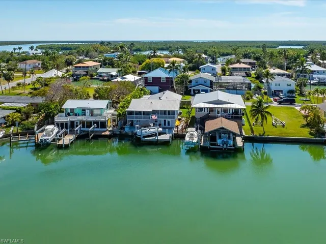 $999,000 | 565 Coconut Avenue, Goodland, FL 34140