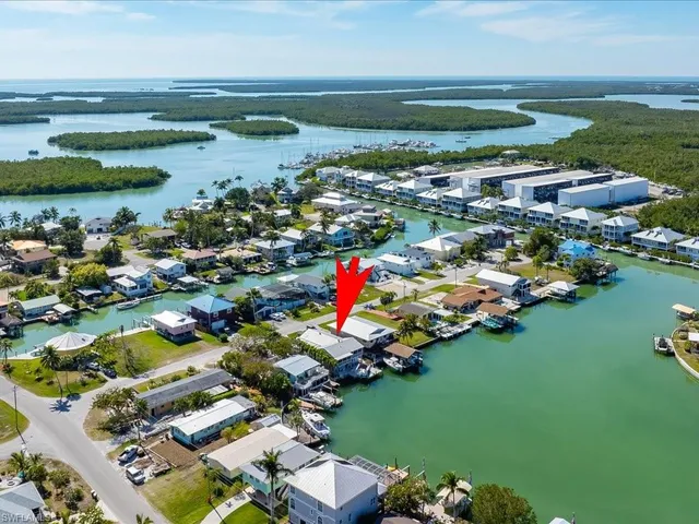 $999,000 | 565 Coconut Avenue, Goodland, FL 34140
