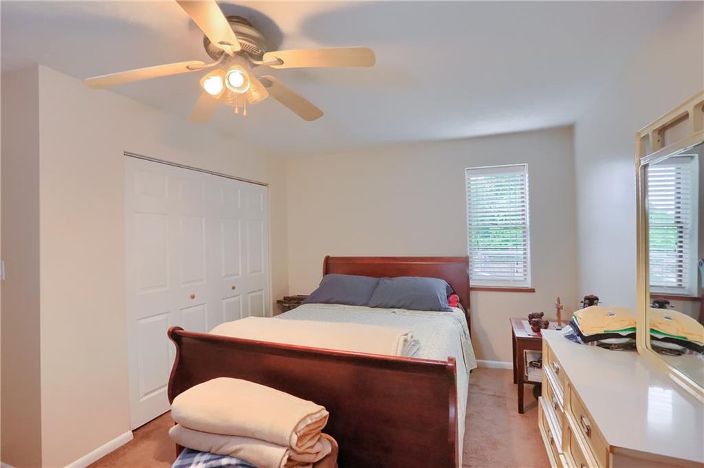 517 Ridge Avenue Carnegie, PA 15106 - Photo 21 of 38 Top Unit - Alternate bedroom view.
