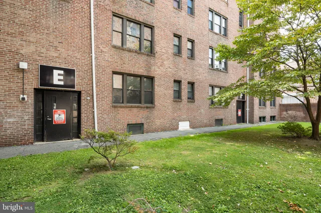 $1,110 | 7250 Chestnut Street, Unit E 301, Upper Darby, PA 19082