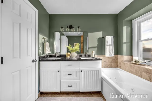 $499,900 | 5664 Nancy Drive Southwest, Wyoming, MI 49418