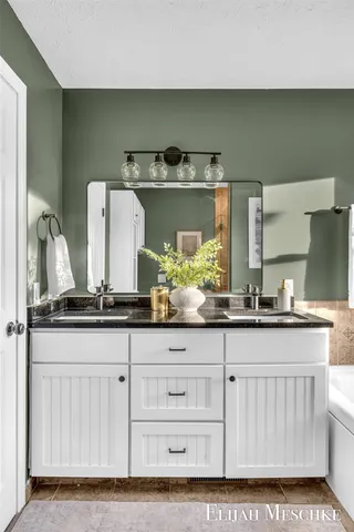 $499,900 | 5664 Nancy Drive Southwest, Wyoming, MI 49418